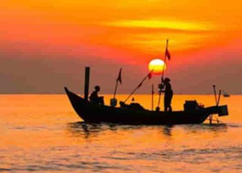 Nghị luận về vai trò của biển đảo và trách nhiệm của thể hệ trẻ qua bài thơ "Đoàn thuyền đánh cá"