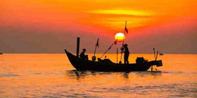 Nghị luận về vai trò của biển đảo và trách nhiệm của thể hệ trẻ qua bài thơ "Đoàn thuyền đánh cá"