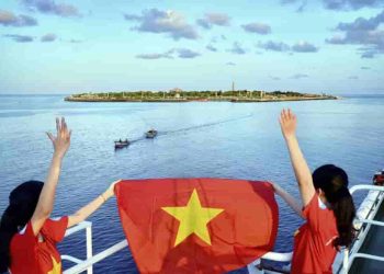 NLXH 200 chữ "Tình yêu biển đảo của thế hệ trẻ hôm nay"