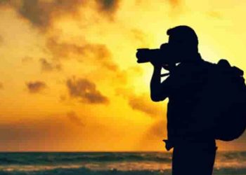 Cảm nhận về nhân vật Phùng trong Chiếc thuyền ngoài xa