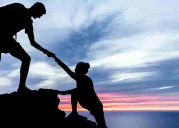 Nghị luận về ý kiến: "Kẻ mạnh không phải là kẻ giẫm lên vai kẻ khác..."