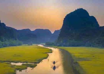 Bài văn nghị luận 600 chữ chủ đề: vùng trời quê hương nào cũng là bầu trời Tổ quốc.