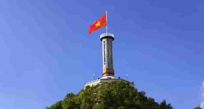 Phân tích nghệ thuật sử dụng hình ảnh trong khổ 2 bài thơ "Tổ quốc" của Nguyễn Sĩ Đại