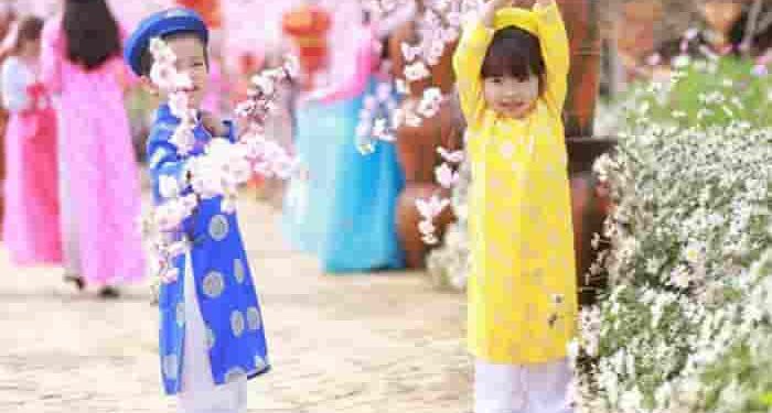 Phân tích nhân vật bé Em trong truyện ngắn "Áo Tết" của Nguyễn Ngọc Tư