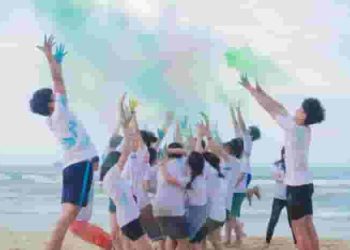 Phân tích tâm trạng nhân vật trữ tình trong đoạn trích bài thơ "Còn lại gì từ năm mười tám tuổi" của Đinh Hoàng Anh
