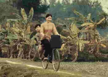 Phân tích đoạn thơ "Mùa thu cho con" của Nguyễn Hạ Thu Sương