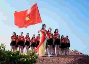 Suy nghĩ về trách nhiệm của thế hệ trẻ với quê hương đất nước